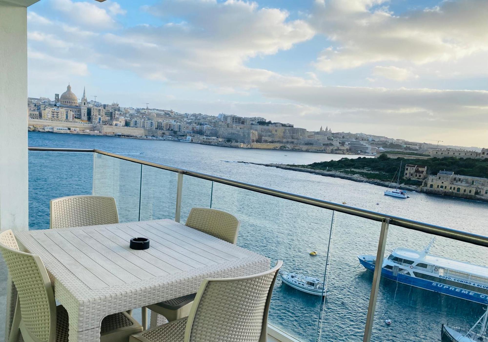 Apartment Seaview & Seafront- 9, 49 Tigne Point Mansions